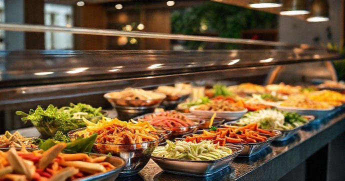 Buffet Self-Service: Delícias Quentes e Frias para Todos os Gostos